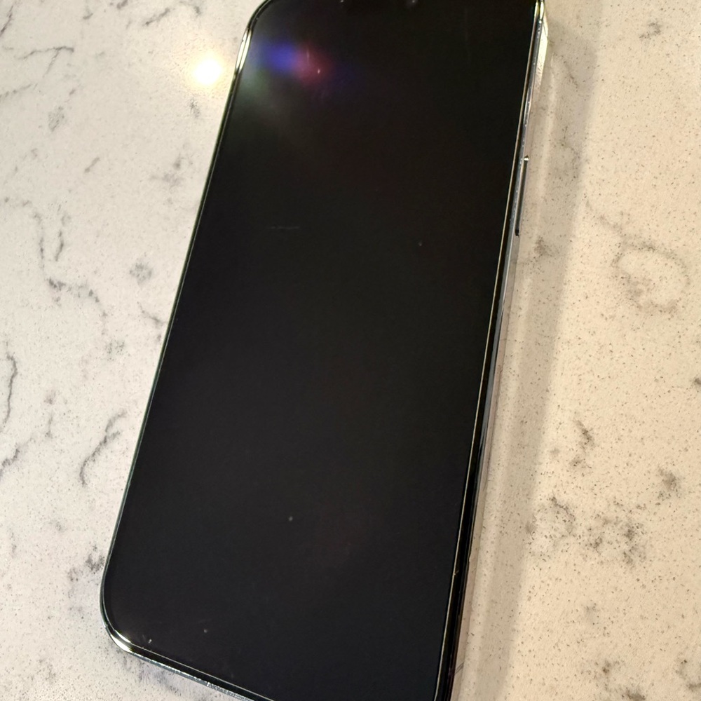 Apple iPhone in Deep Purple with Case - Picture 6 of 13
